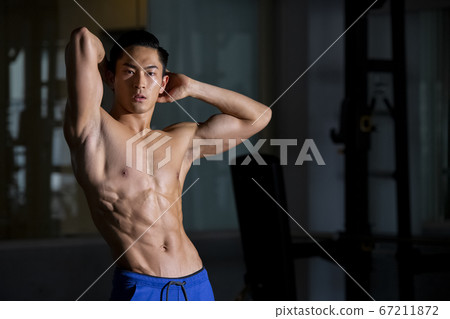 Portrait of muscular man 67211872