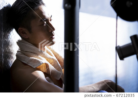 Men resting at the gym 67212035