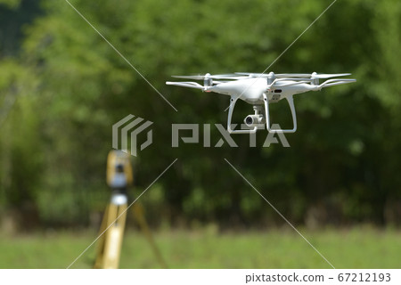 帶照相機的4螺旋槳無人機四軸飛行器 67212193