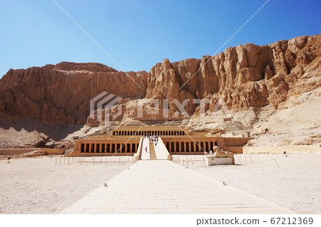 temple of queen Hatsepsut 67212369