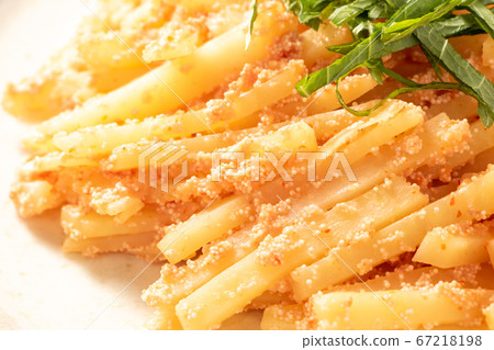 Stir fry of potatoes and mentaiko. 67218198