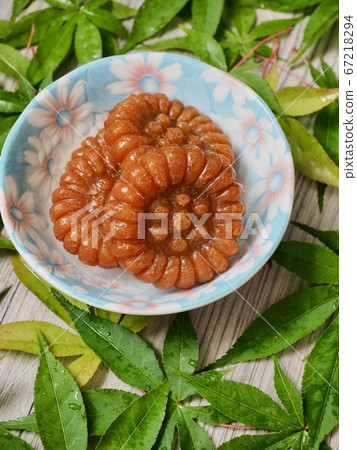 Korean traditional sweets, yakgwa and hangwa 67218294