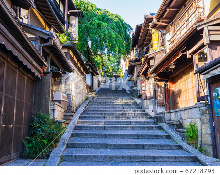 Sannenzaka with the atmosphere of Kyoto 67218793