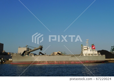 Bulk carrier for cargo handling 67220024