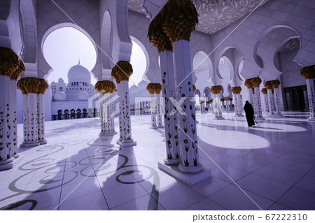 Abu Dhabi Sheikh Zayed Grand Mosque 67222310