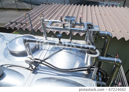 Water supply pipe 67224082