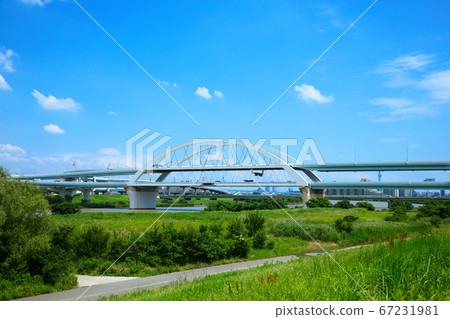 Goshiki-ohashi Bridge and Kohoku Junction where the blue sky over the rainy season extends Goshiki-ohashi Bridge and Kohoku Junction where the blue sky over the rainy season extends 67231981