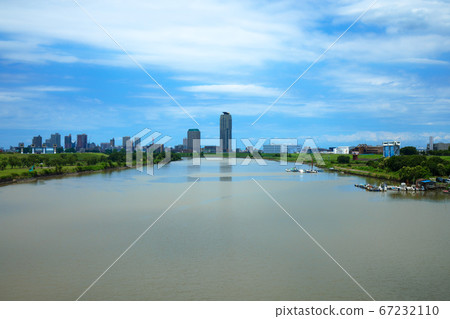 A view of Kawaguchi Motogo's residential area with a blue sky from the Kahama Bridge in the rainy season A view of Kawaguchi Motogo's residential area with a blue sky from the Kahama Bridge in the rainy season 67232110