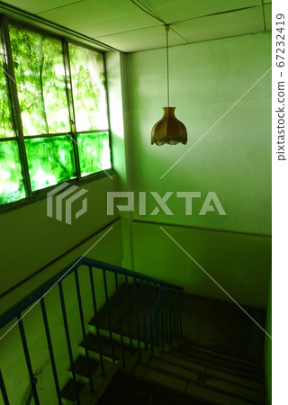 樓梯和燈具 67232419