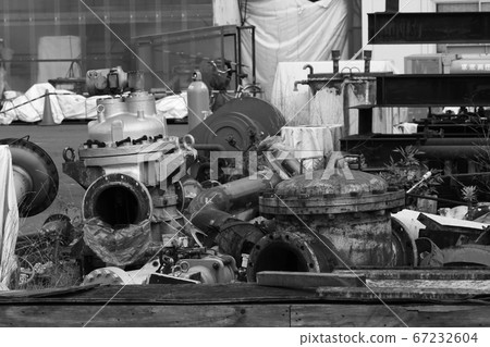 廢棄的機器零件 廢棄的機器零件 67232604