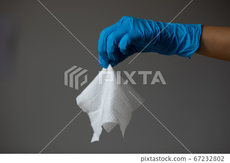 Throw a damp wet wipe into the trash, hand in blue 67232802