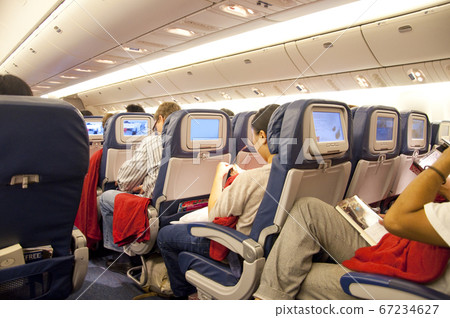 在客機的飛機內 67234627