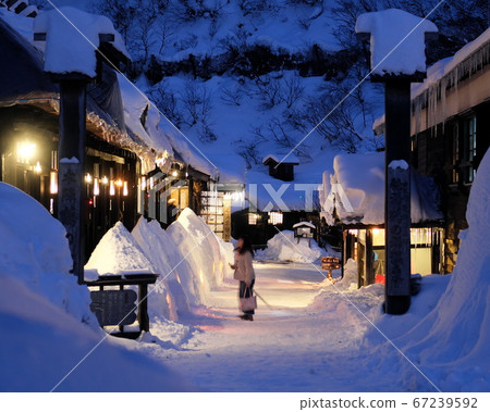 Onsen night snow, snowy mountains, deep mountains, day trip hot springs 67239592