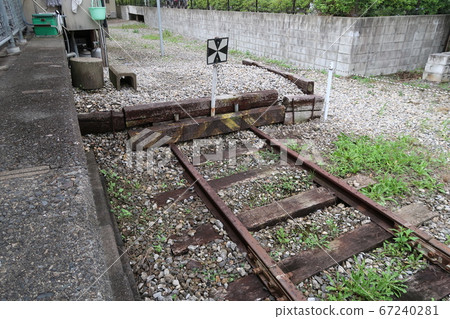 Car stop at Mabashi Station at the end of the Ryutetsu Nagareyama Line 67240281