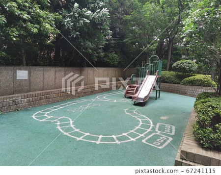 Lonely city park 01 67241115