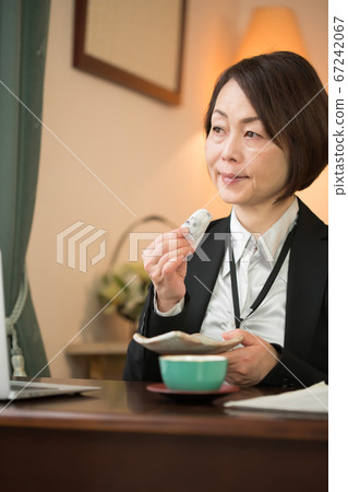 Middle Zinnia Women Business Middle Zinnia Women Business 67242067