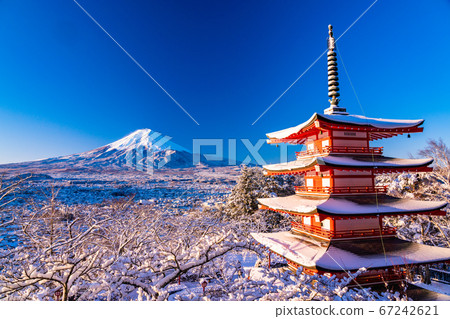 (Yamanashi Prefecture) Japan's beauty and snow, Arakurayama Sengen Park Chureito, Mt. Fuji (Yamanashi Prefecture) Japan's beauty and snow, Arakurayama Sengen Park Chureito, Mt. Fuji 67242621
