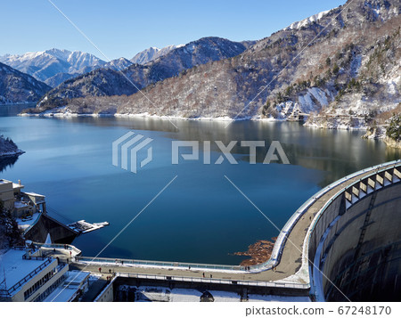 富山縣留有積雪的黑部大壩 67248170