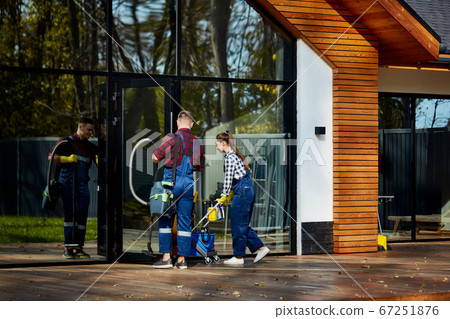 Two people from cleaning service go to work, enter house Two people from cleaning service go to work, enter house 67251876