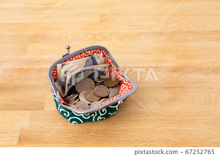 Purse and money Purse and money 67252765