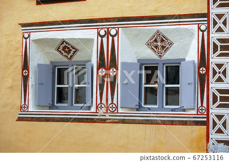 Wooden windows and decorations - Ardez village Engadine Switzerland Wooden windows and decorations - Ardez village Engadine Switzerland 67253116