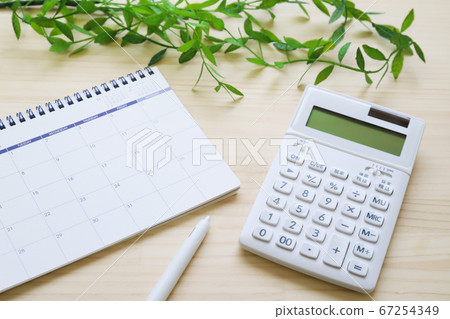 日曆和計算器 67254349