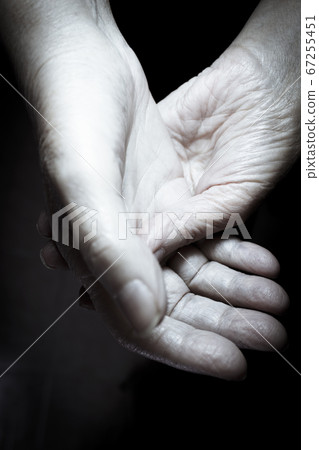 Hands of elderly woman doing a selfmassage Hands of elderly woman doing a selfmassage 67255451
