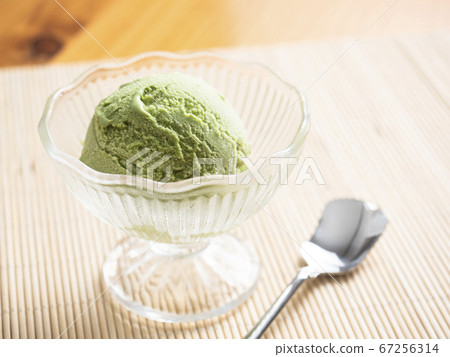 Green tea ice cream 67256314