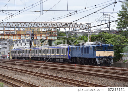 東海道本線戶塚-大船una JR東日本EF64-1030(長岡)+ E235系列1000系列J-02編隊 東海道本線戶塚-大船una JR東日本EF64-1030(長岡)+ E235系列1000系列J-02編隊 67257151