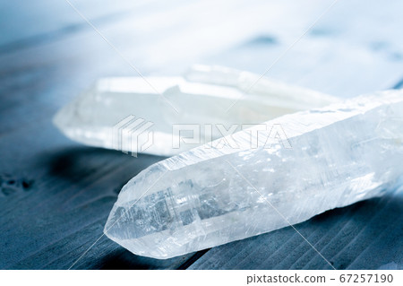 Crystal gemstone 67257190