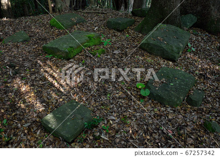Pae is a grave 67257342