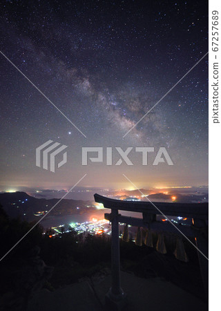 從倉嶽山頂看的星空 從倉嶽山頂看的星空 67257689