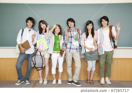 大學生形象 67265717