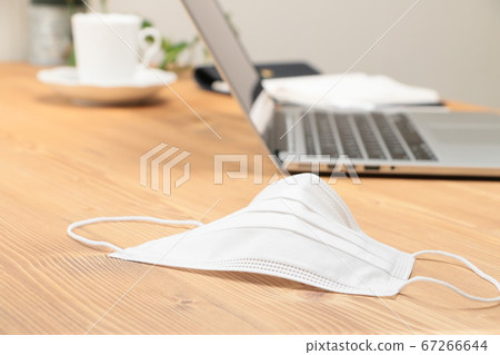 筆記本電腦和麵具 筆記本電腦和麵具 67266644