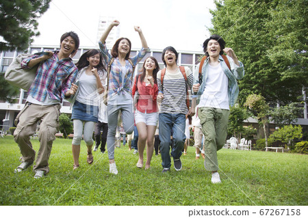 大學生跑步 67267158