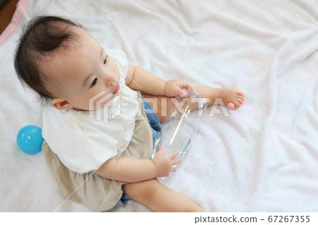 10個月的寶寶坐 10個月的寶寶坐 67267355