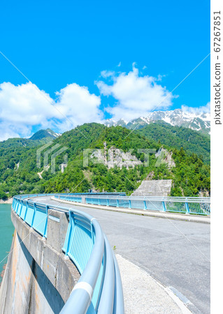 初夏的黑部水壩:堤防風光 初夏的黑部水壩:堤防風光 67267851