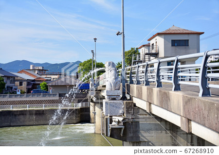田川市的稀有景點守護犬從彥山川吐水 67268910
