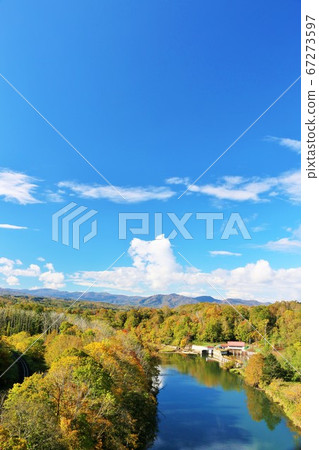 北海道秋天天空藍天和Niseko風景 北海道秋天天空藍天和Niseko風景 67273597