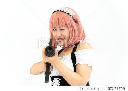 女傭拿著自動步槍 女傭拿著自動步槍 67273739
