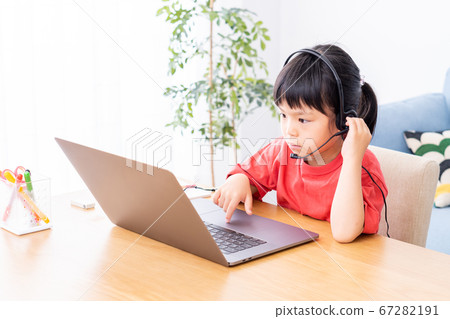 Elementary school girls learning online Elementary school girls learning online 67282191
