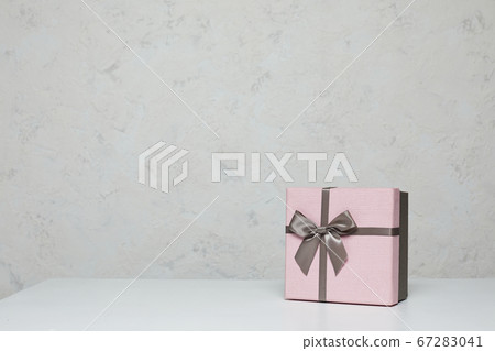 pink gift box mockup on white table 67283041