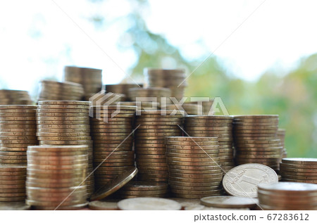 Big amount of shiny ukrainian old 1 hryvnia coin Big amount of shiny ukrainian old 1 hryvnia coin 67283612