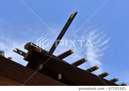 神社的屋頂 67285885