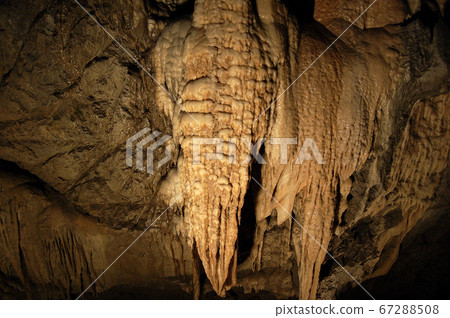 Cave with Stalactites and stalagmites - Tuscany Italy Europe Cave with Stalactites and stalagmites - Tuscany Italy Europe 67288508