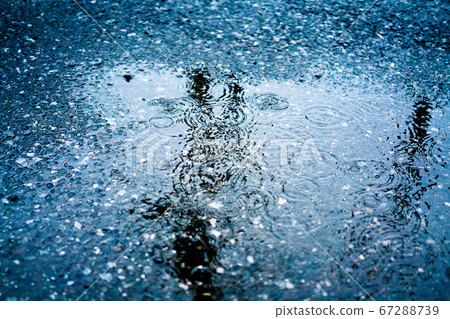 雨水坑漣漪 雨水坑漣漪 67288739