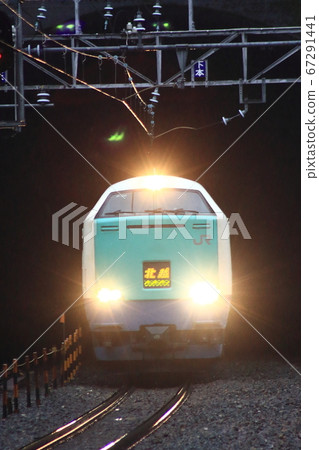 485 series 3000 series express "Hokuetsu" Gou emerging from the tunnel_Photo taken on 2014/12/29 485 series 3000 series express "Hokuetsu" Gou emerging from the tunnel_Photo taken on 2014/12/29 67291441