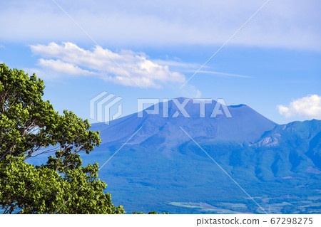 Mount Asama and plume 67298275