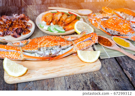 Sqide,jumbo crab and shrimp on dark background Sqide,jumbo crab and shrimp on dark background 67299312
