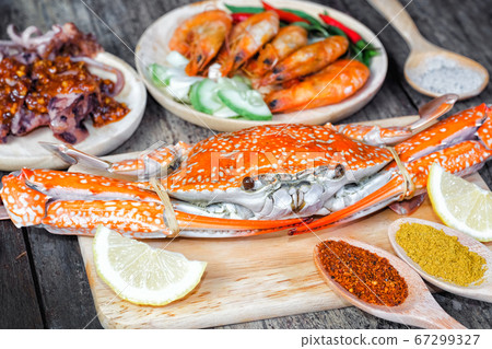 Sqide,jumbo crab and shrimp on dark background Sqide,jumbo crab and shrimp on dark background 67299327